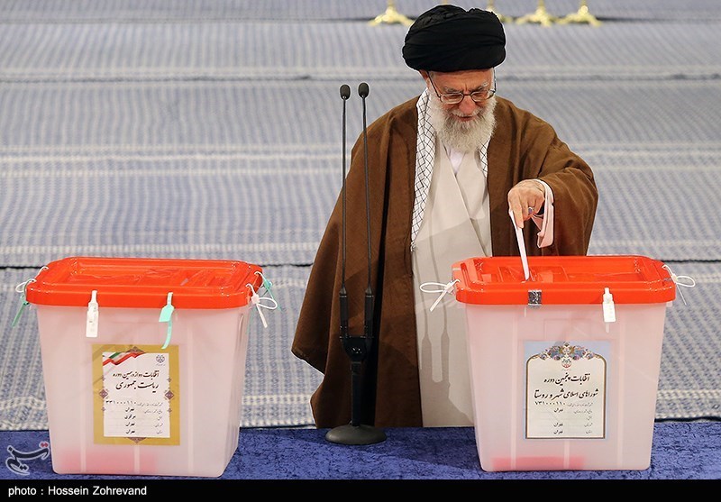 حضور رهبر معظم انقلاب در پای صندوق رای