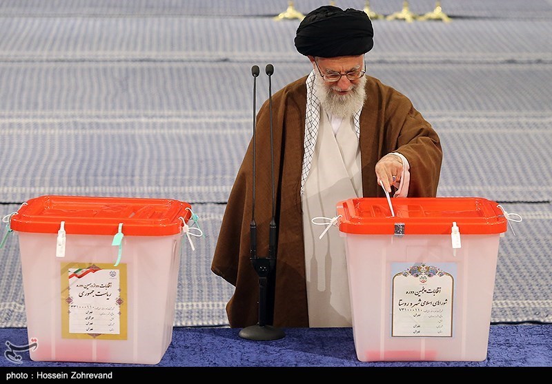 حضور رهبر معظم انقلاب در پای صندوق رای