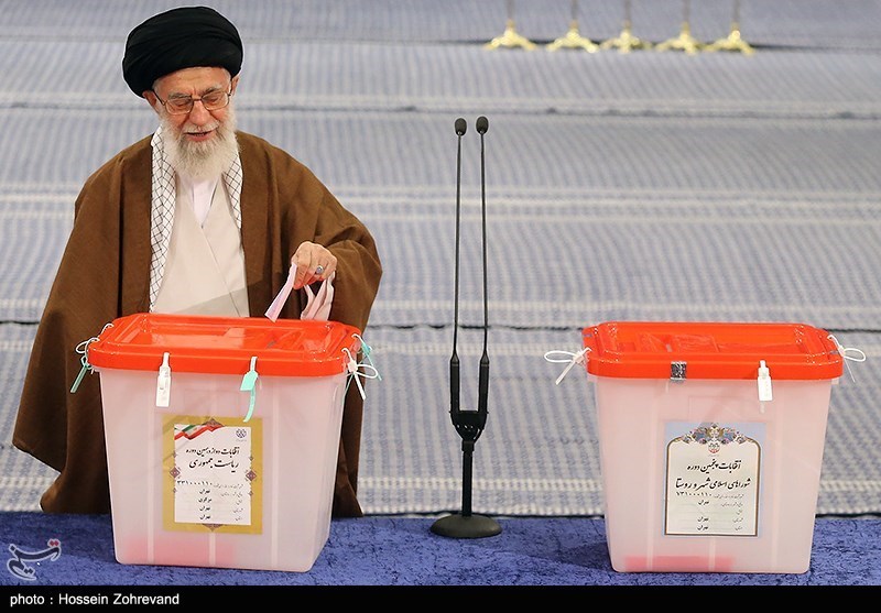 حضور رهبر معظم انقلاب در پای صندوق رای