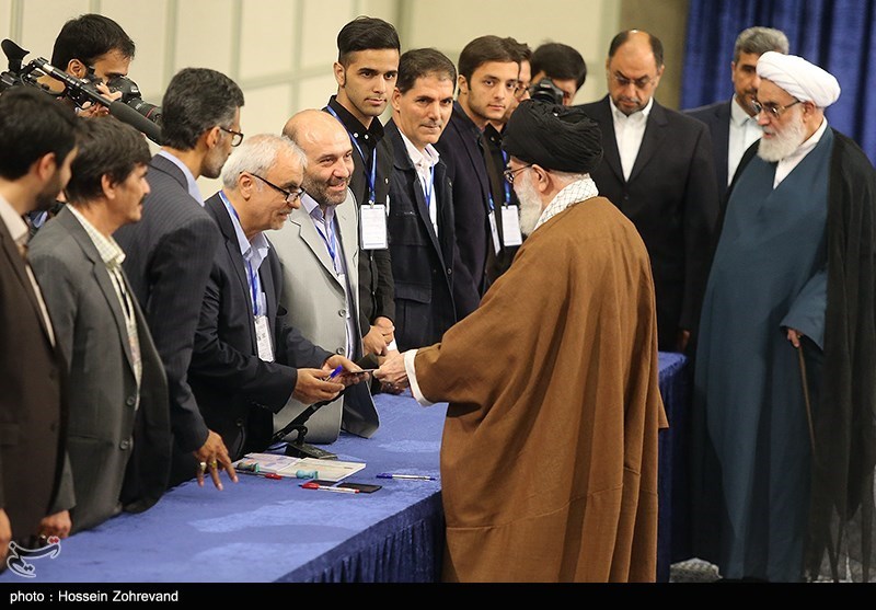 حضور رهبر معظم انقلاب در پای صندوق رای