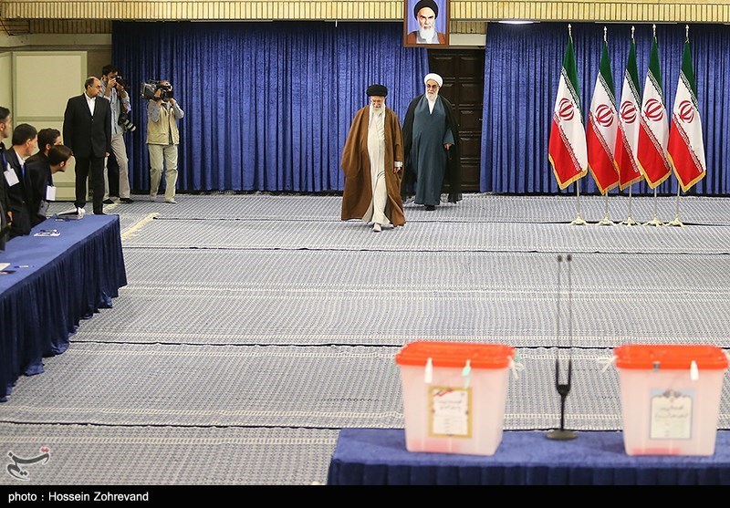 حضور رهبر معظم انقلاب در پای صندوق رای
