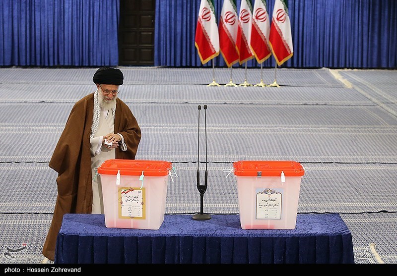 حضور رهبر معظم انقلاب در پای صندوق رای