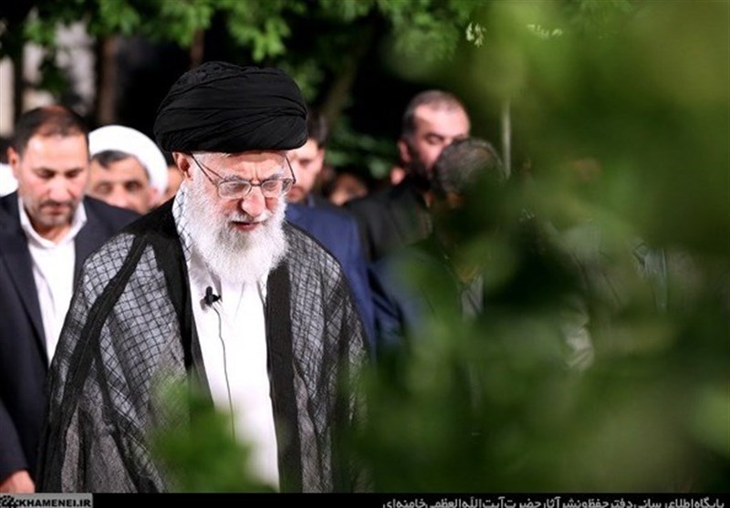 دیدار شاعران با رهبر انقلاب-96