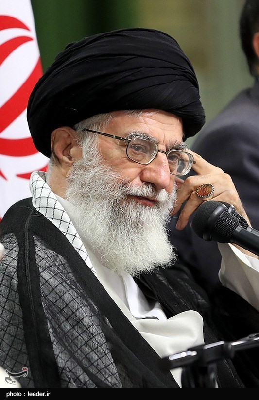 دیدار جمعی از شاعران و اهالی فرهنگ و ادب با رهبر معظم انقلاب