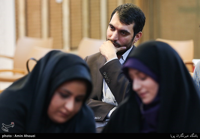 نشست نقد و بررسی کتاب تازه