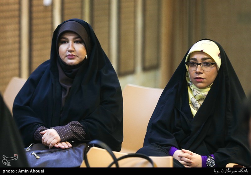 نشست نقد و بررسی کتاب تازه