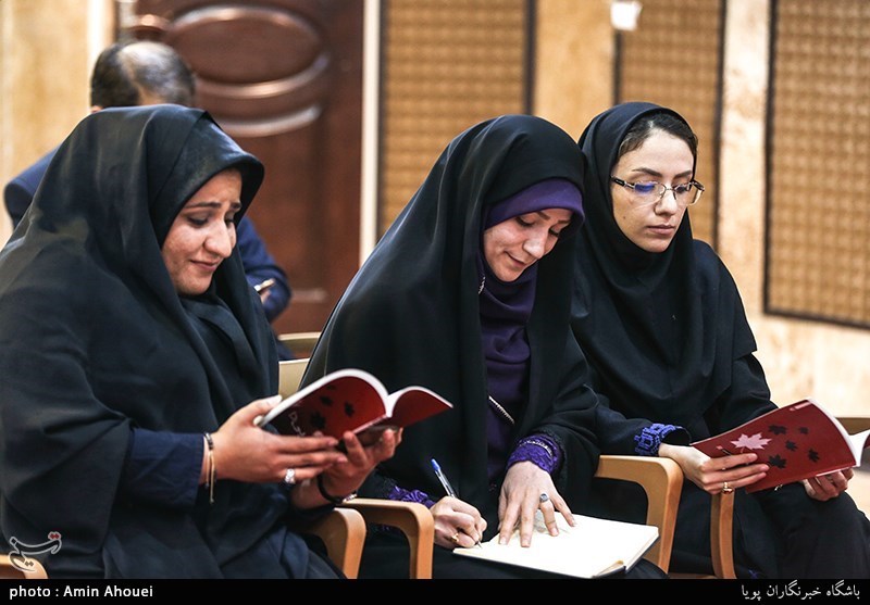 نشست نقد و بررسی کتاب تازه