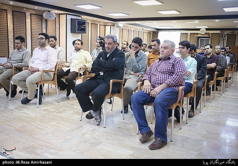 کرسی تلاوت قرآن در تسنیم