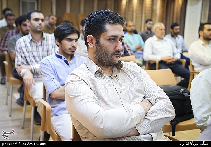 کرسی تلاوت قرآن در تسنیم