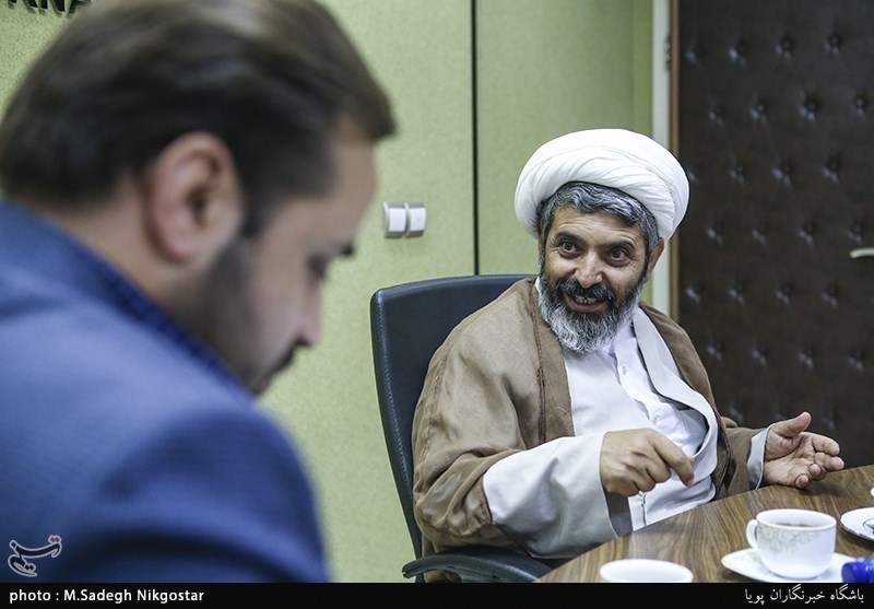 حجت الاسلام گلزاده عضو هیات علمی بعثه مقام معظم رهبری