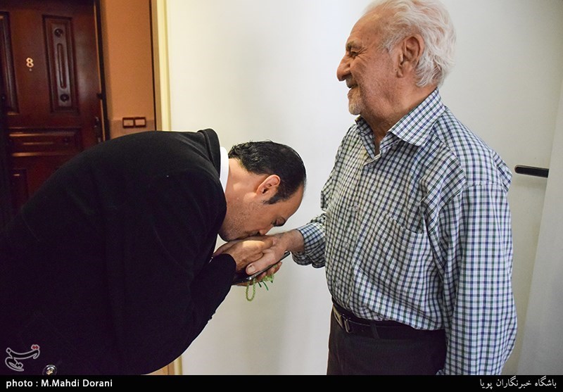 دیدار جامعه قرآنی با خانواده شهید حسین آقاخانی