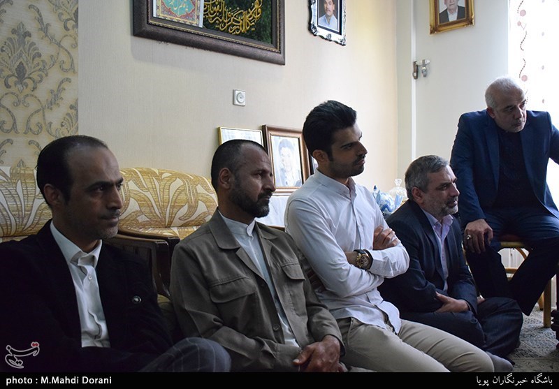 دیدار جامعه قرآنی با خانواده شهید حسین آقاخانی