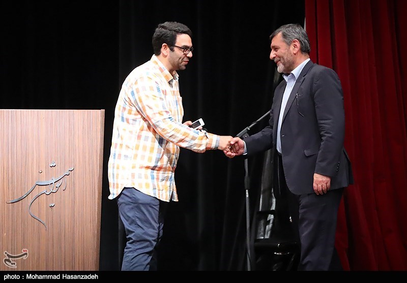 آیین تقدیر خبرگزاری تسنیم از عوامل فیلم ویلایی ها