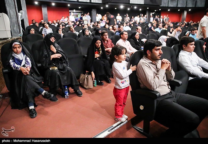 آیین تقدیر خبرگزاری تسنیم از عوامل فیلم ویلایی ها