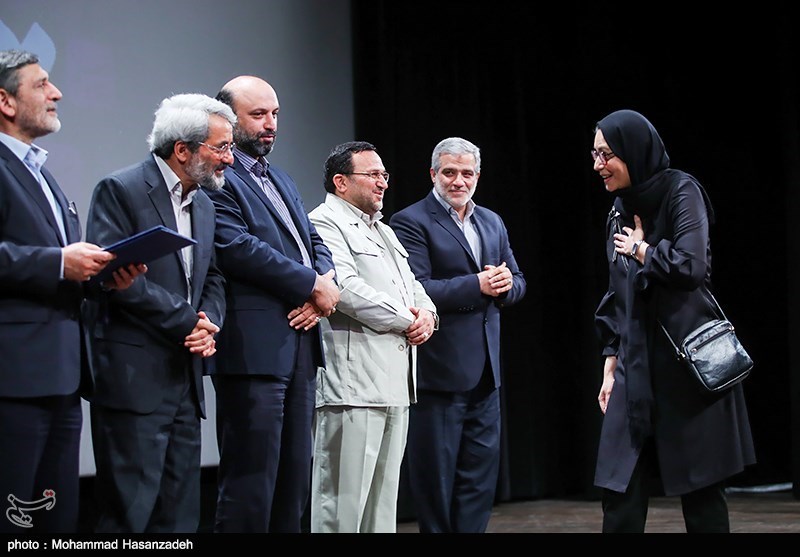 آیین تقدیر خبرگزاری تسنیم از عوامل فیلم ویلایی ها