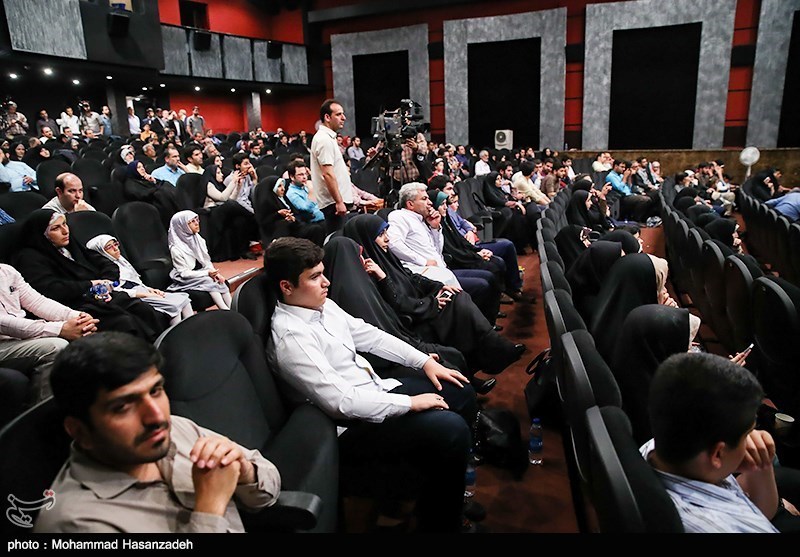 آیین تقدیر خبرگزاری تسنیم از عوامل فیلم ویلایی ها