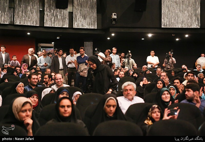 آیین تقدیر خبرگزاری تسنیم از عوامل فیلم ویلایی ها