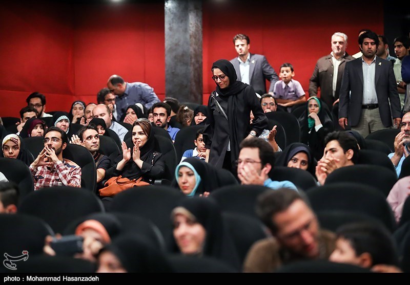 آیین تقدیر خبرگزاری تسنیم از عوامل فیلم ویلایی ها