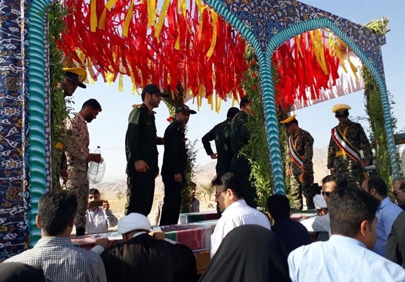 وداع دانشجویان و اساتید دانشگاه باغملک با شهدای گمنام 