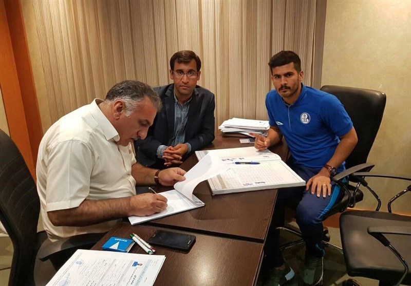 ثبت قرارداد بازیکنان استقلال خوزستان