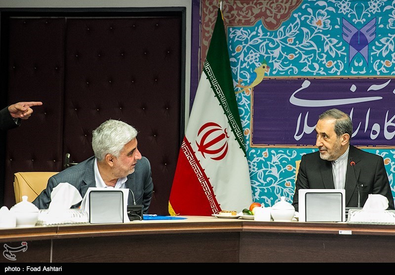 اعطای حکم ریاست دانشگاه آزاد توسط علی اکبر ولایتی