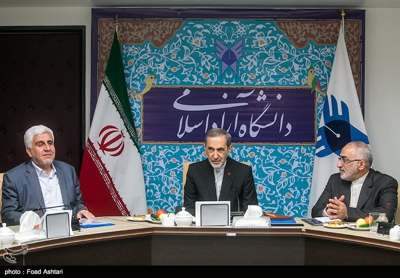 اعطای حکم ریاست دانشگاه آزاد توسط علی اکبر ولایتی