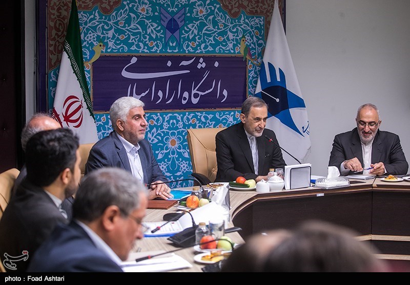 اعطای حکم ریاست دانشگاه آزاد توسط علی اکبر ولایتی