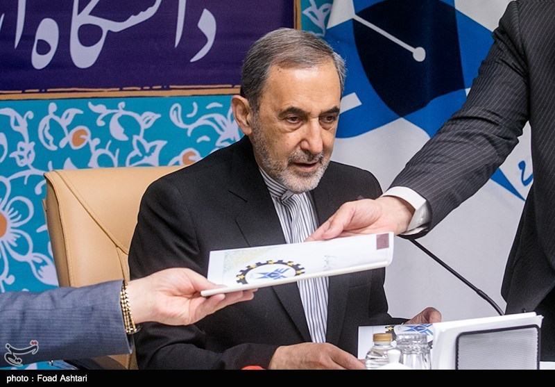 اعطای حکم ریاست دانشگاه آزاد توسط علی اکبر ولایتی