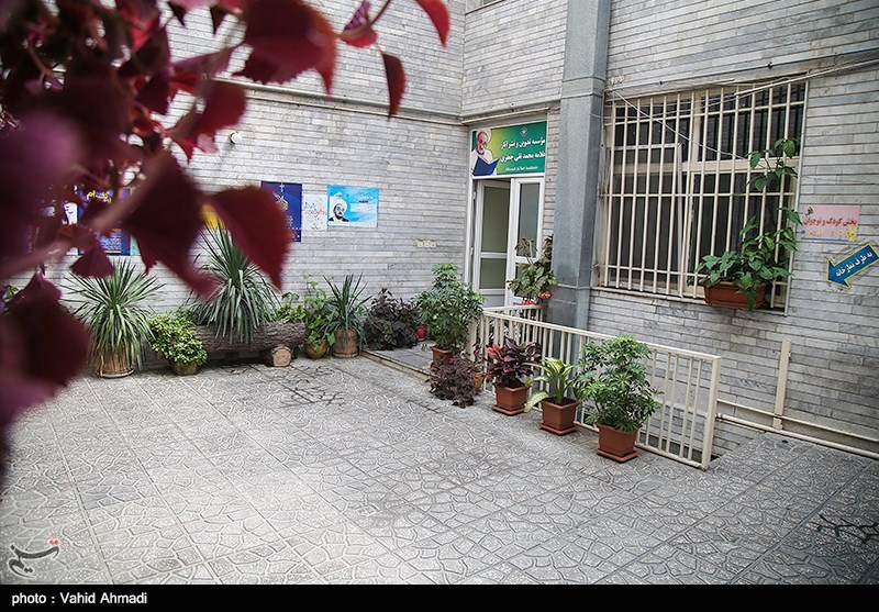 نصب کاشی ماندگار بر سر در منزل خانه علامه جعفری