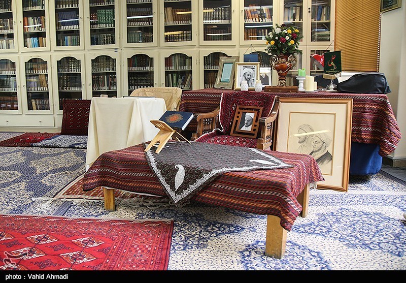 نصب کاشی ماندگار بر سر در منزل خانه علامه جعفری