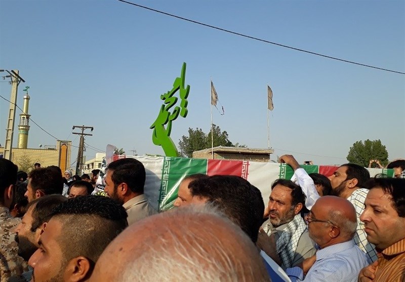 تشییع پیکر پاک شهید سجاد باوی از شهدای مدافع حرم شهرستان کارون 