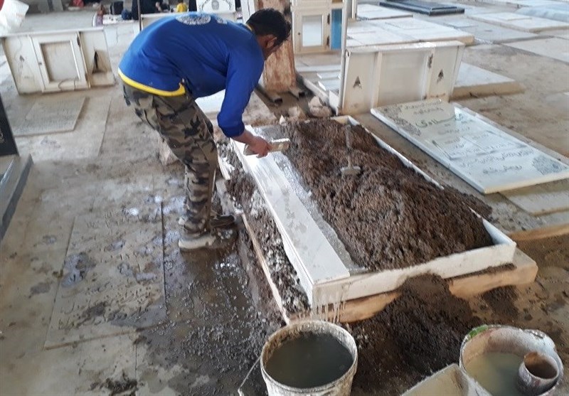 نصب سنگ مزار سردار شهید مجید سیلاوی در گلزار شهدای اهواز