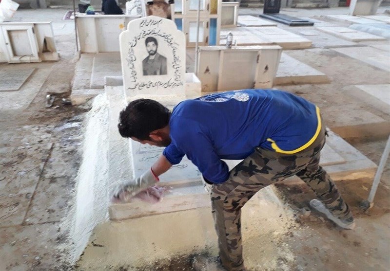 نصب سنگ مزار سردار شهید مجید سیلاوی در گلزار شهدای اهواز