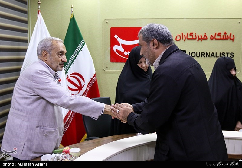 تجلیل از سه خانواده شهید سادات در باشگاه خبرنگاران پویا