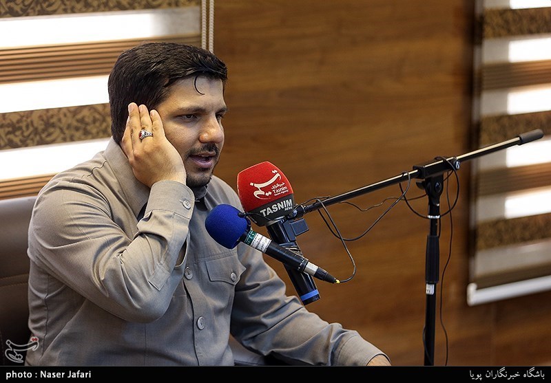 کرسی تلاوت تسنیم