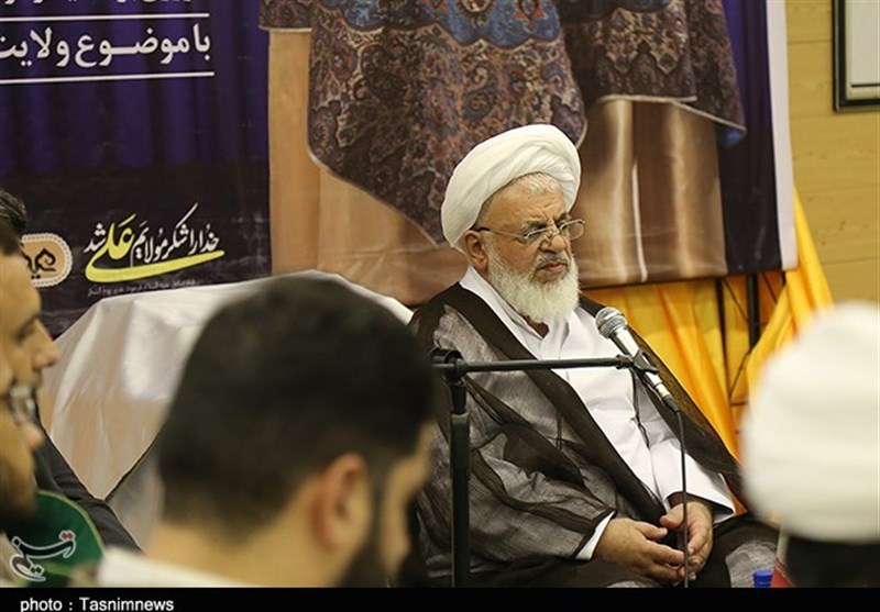 رونمایی از کتاب آیات ولایت با حضور آیت الله ناصری یزدی و خادمان آستان مقدس امام علی(ع)