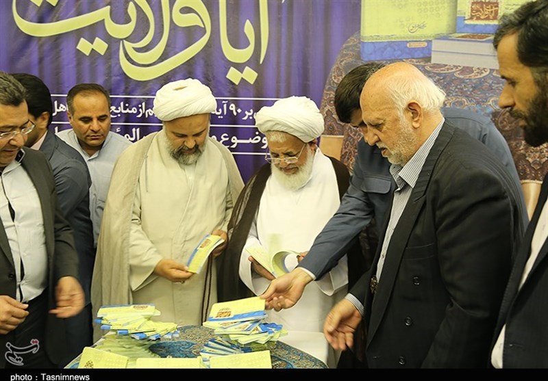 رونمایی از کتاب آیات ولایت با حضور آیت الله ناصری یزدی و خادمان آستان مقدس امام علی(ع)