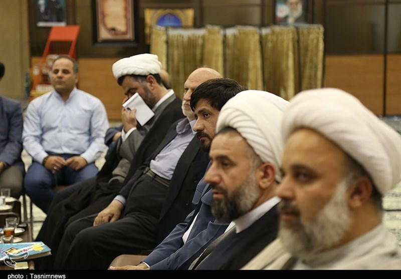 رونمایی از کتاب آیات ولایت با حضور آیت الله ناصری یزدی و خادمان آستان مقدس امام علی(ع)