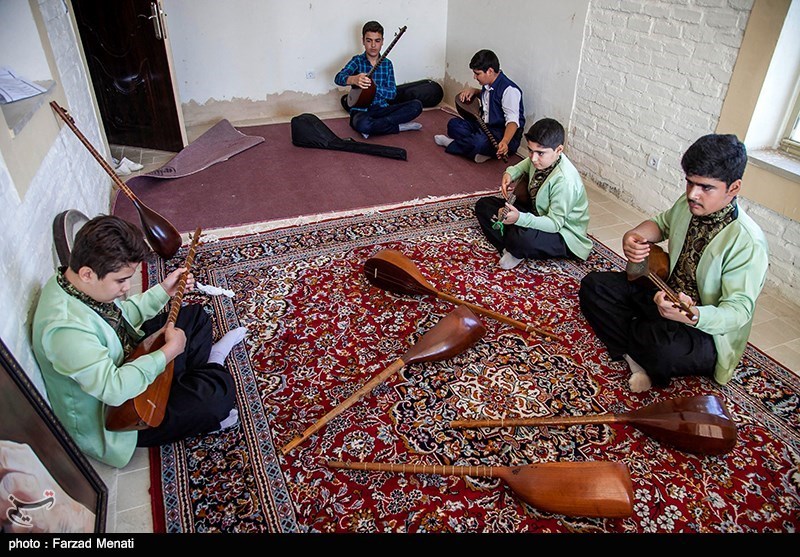 نخستین جشنواره کهن آواهای تنبور در کرمانشاه