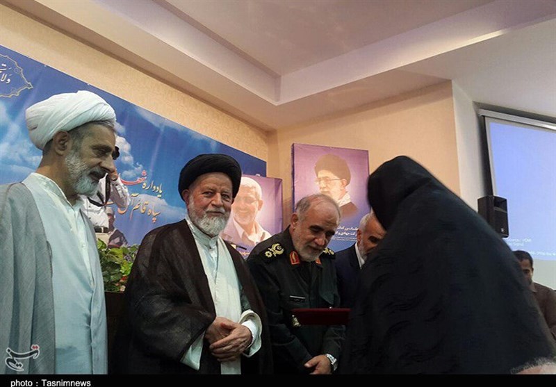 تجلیل از خانواده‌های شهدای تدارکات سپاه استان سمنان