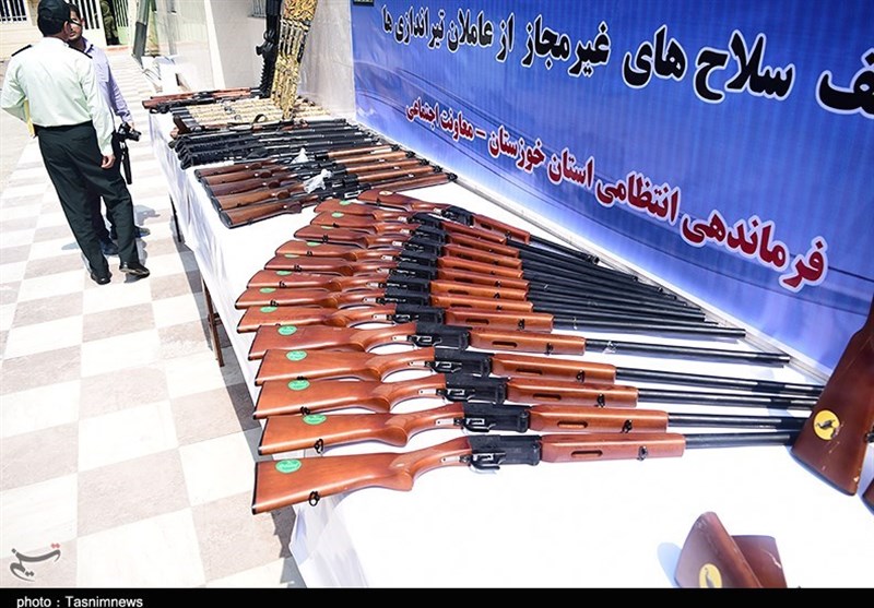 مراسم رونمایی از سلاح‌های غیرمجاز کشف شده 