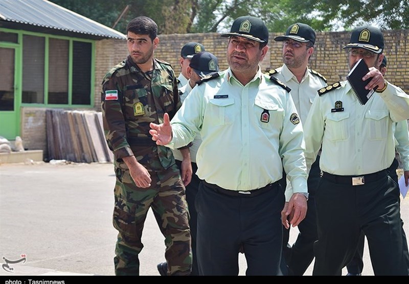 مراسم رونمایی از سلاح‌های غیرمجاز کشف شده 