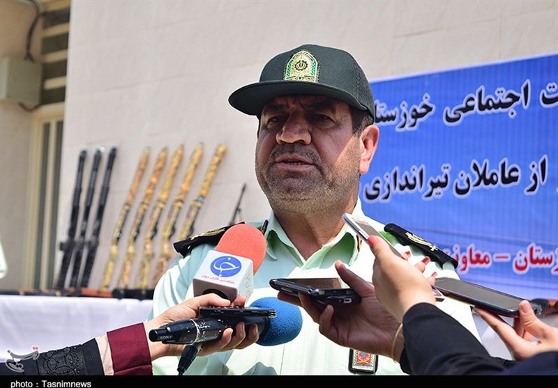 مراسم رونمایی از سلاح‌های غیرمجاز کشف شده 