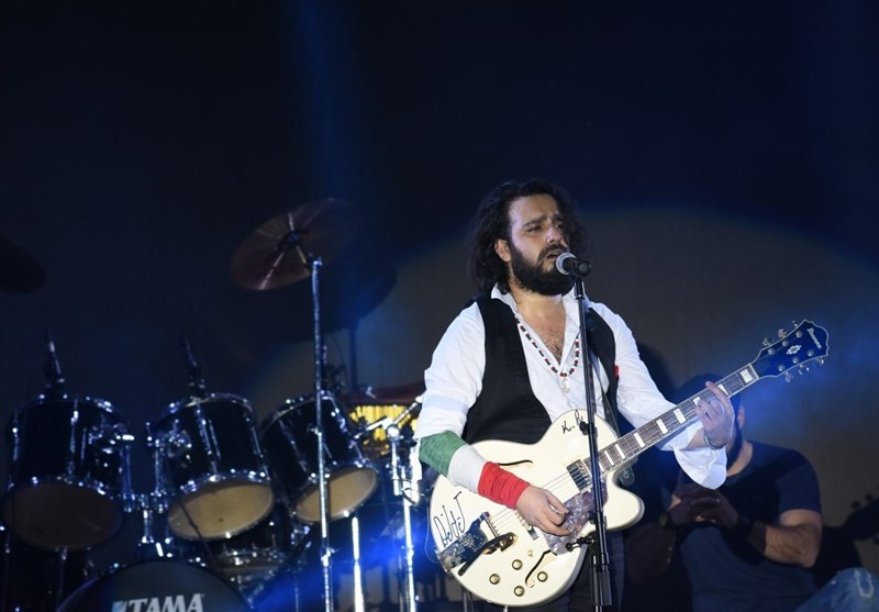 کنسرت کاوه آفاق در فضای باز برج میلاد