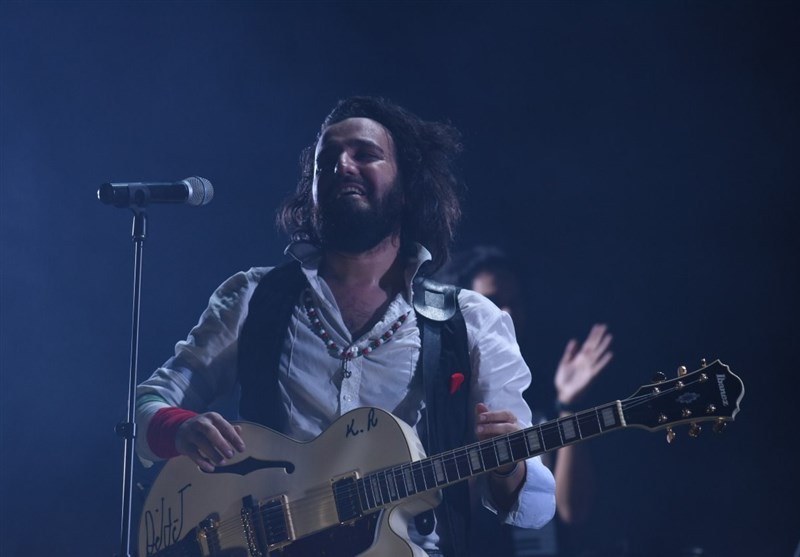 کنسرت کاوه آفاق در فضای باز برج میلاد