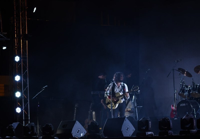 کنسرت کاوه آفاق در فضای باز برج میلاد