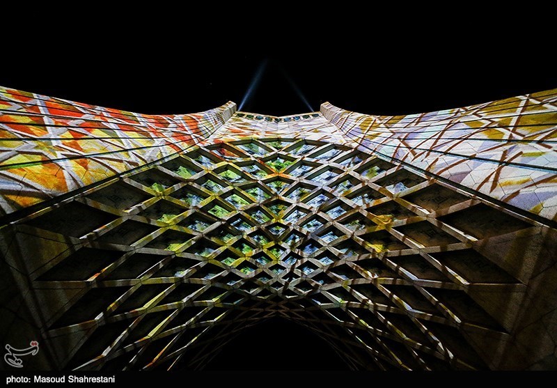 سمفونی نور «سیمرغ صلح» - برج آزادی