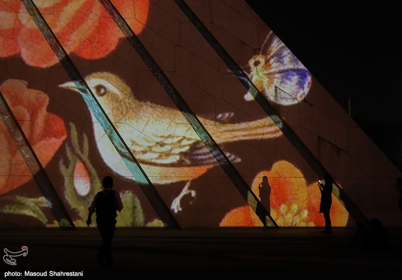 سمفونی نور «سیمرغ صلح» - برج آزادی