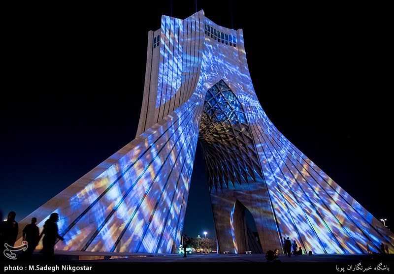 سمفونی نور سیمرغ صلح - برج آزادی