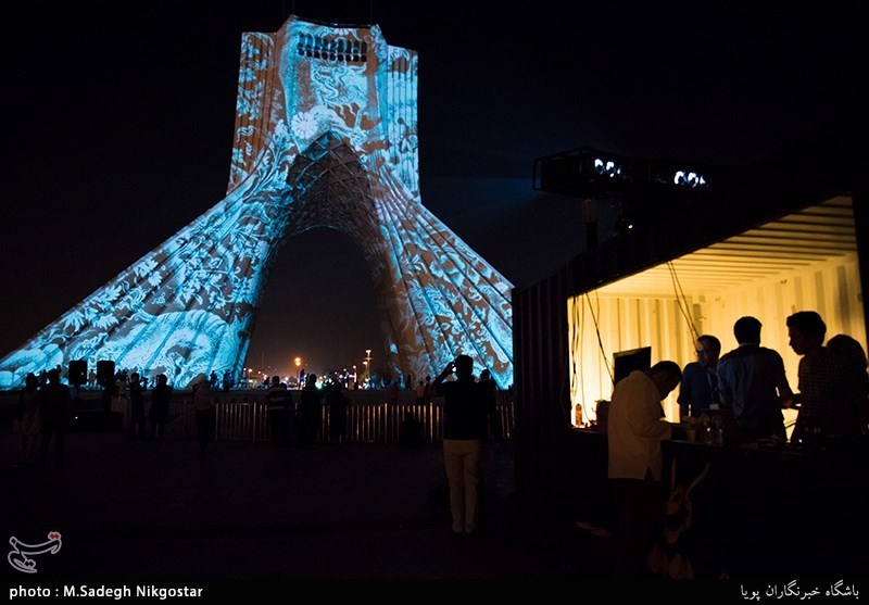 سمفونی نور سیمرغ صلح - برج آزادی